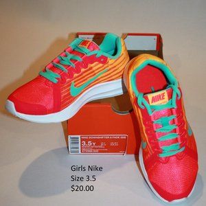 NWT - Girls Nike Sneakers  - Size 3.5